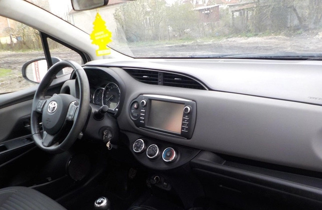 Toyota Yaris cena 24900 przebieg: 53685, rok produkcji 2018 z Skała małe 301